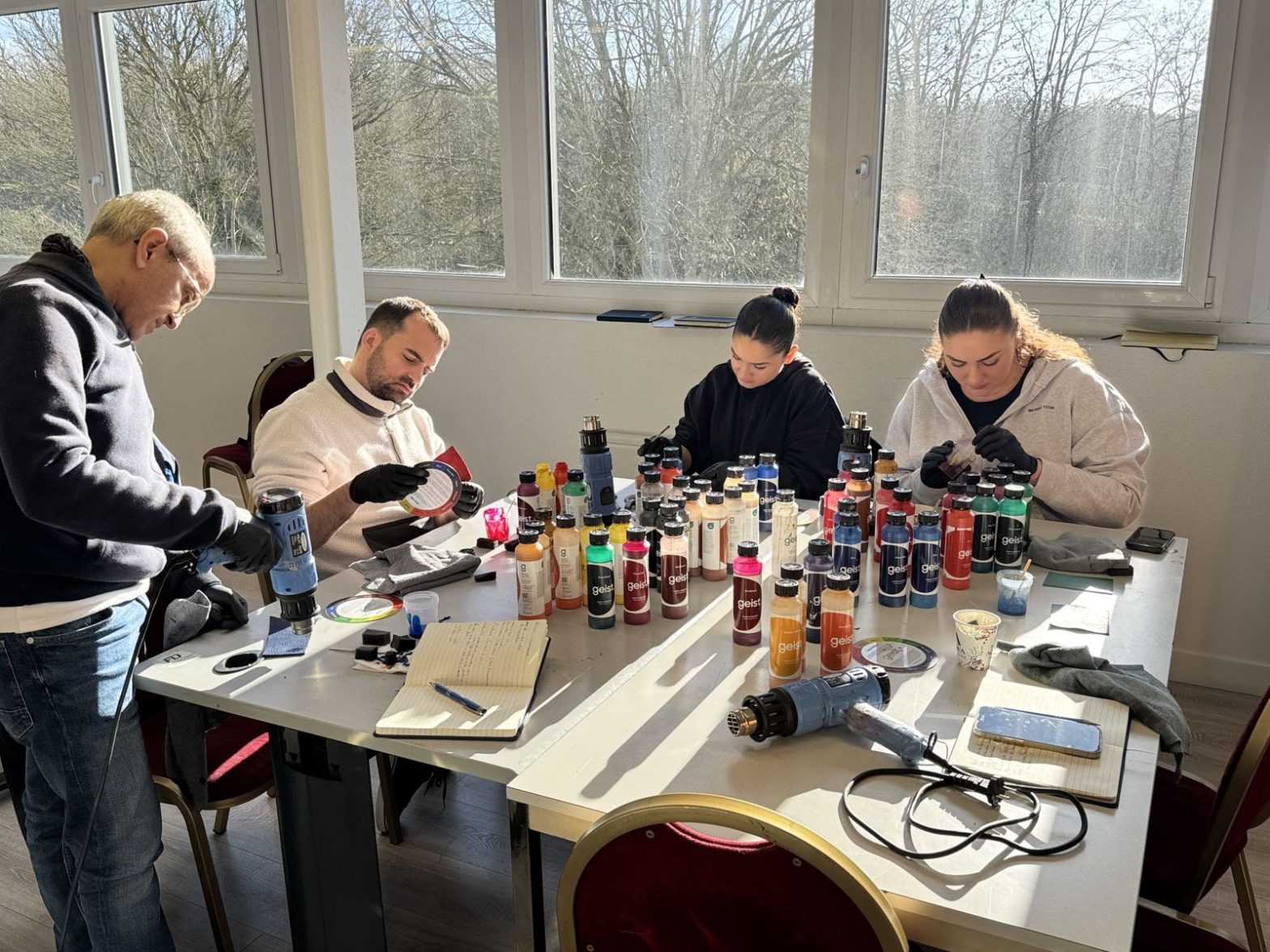 Groupe en atelier de formation cuir