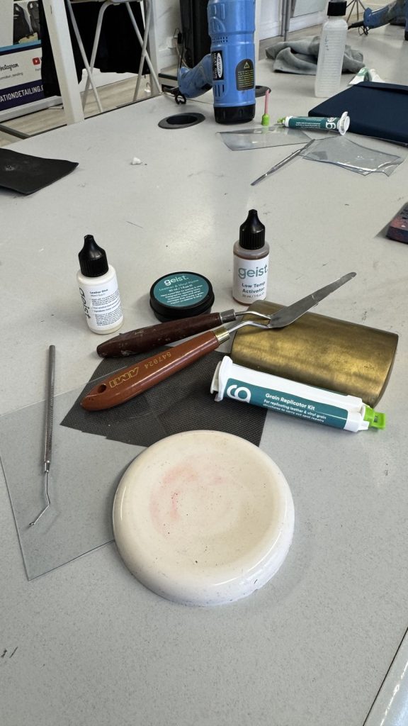 Outils de réparation du cuir