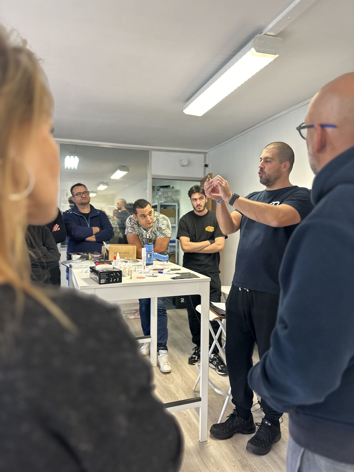 Groupe de stagiaires en formation dans la salle de Trappes